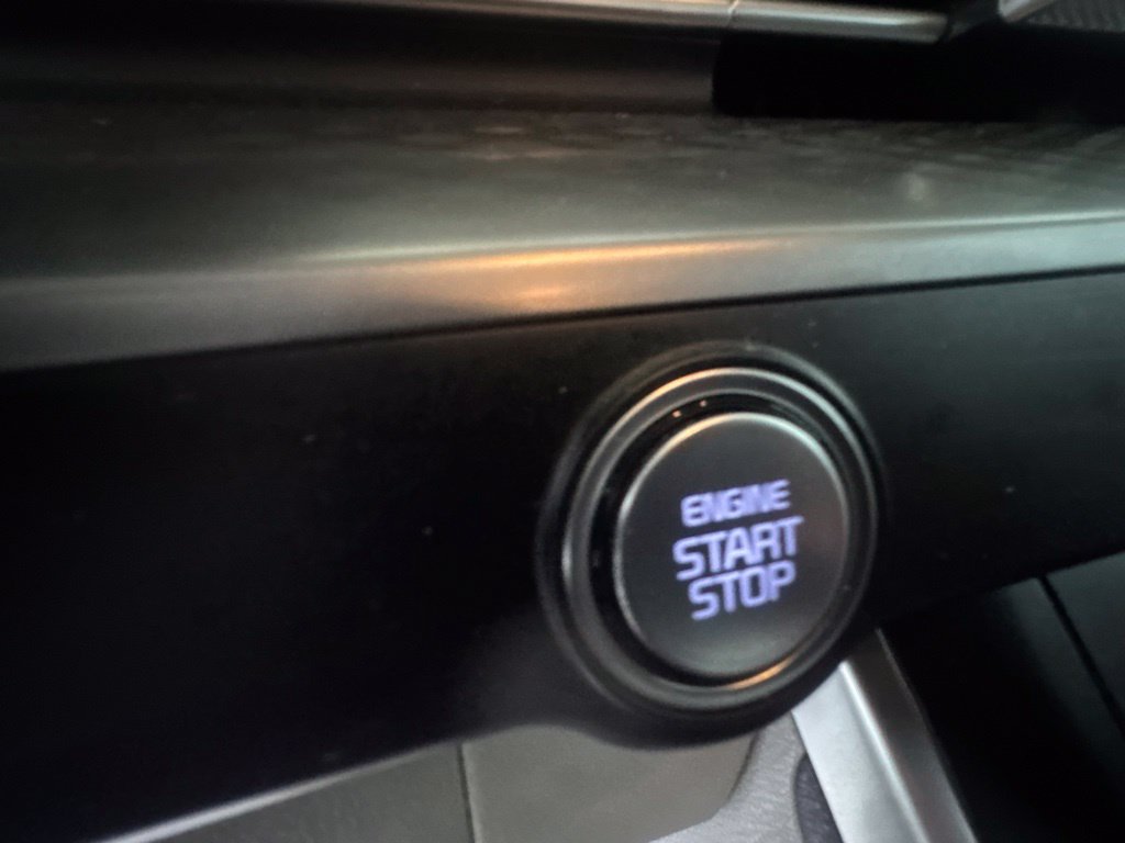 Used 2023 Kia Carnival LX FWD image 29