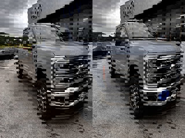New 2025 Ford F250 Lariat w/ FX4 Off-Road Package