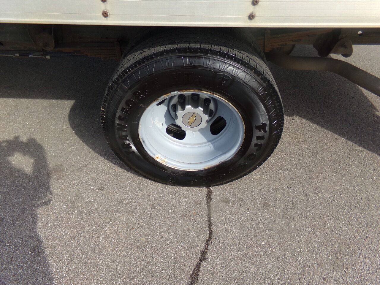 Used 2009 Chevrolet Express 3500 RWD image 28
