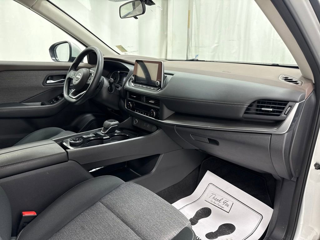 Used 2023 Nissan Rogue SV image 10