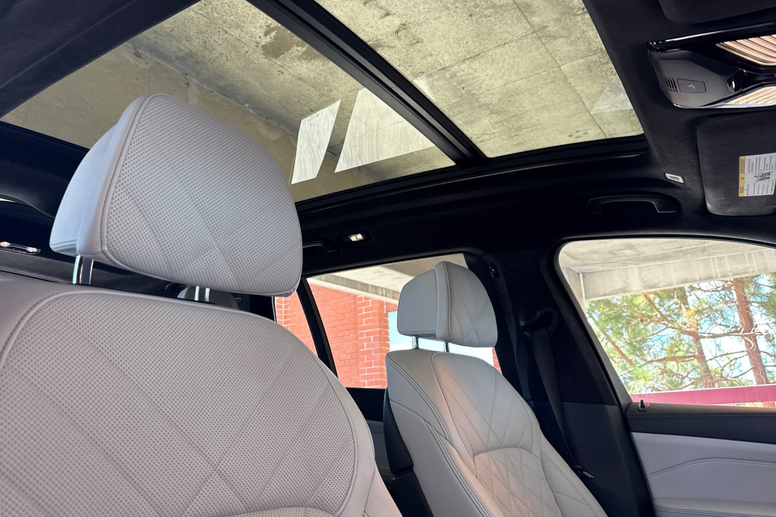 Used 2024 BMW X7 xDrive40i w/ M Sport Package AWD/4WD image 21