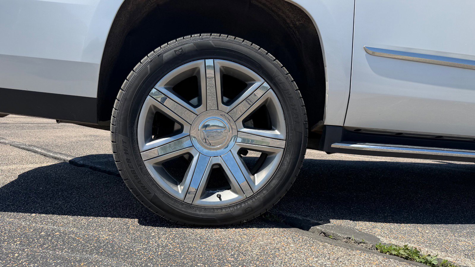 Used 2019 Cadillac Escalade ESV Luxury AWD/4WD image 21
