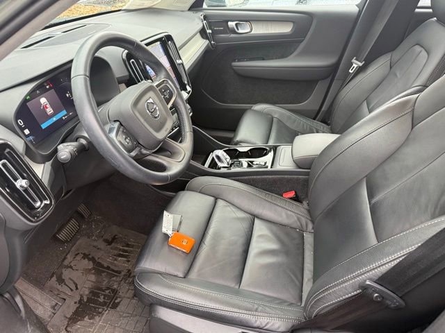 Used 2023 Volvo XC40 B5 Ultimate w/ Protection Package Premier image 7