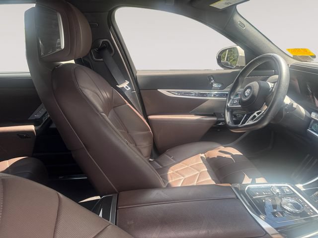 Used 2024 BMW i7 xDrive60 w/ Executive Package AWD/4WD image 15