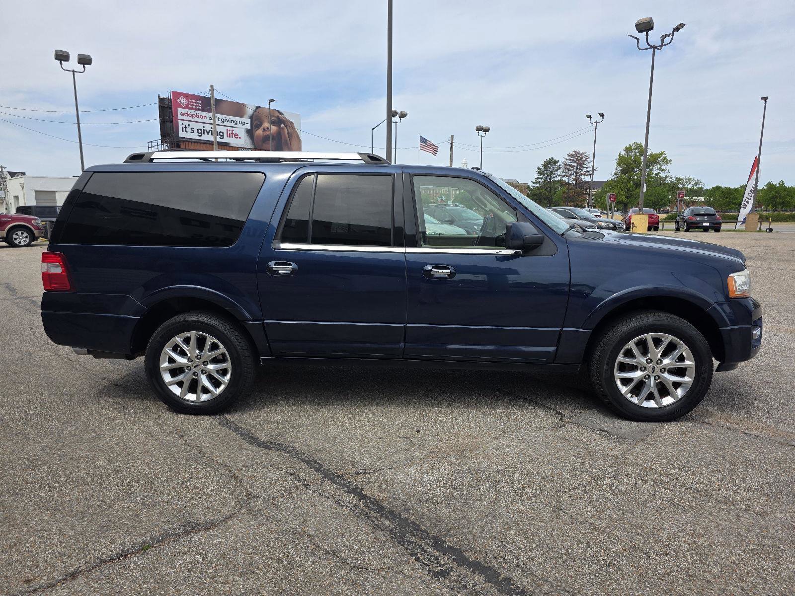 Used 2017 Ford Expedition EL Limited w/ Equipment Group 301A RWD image 4