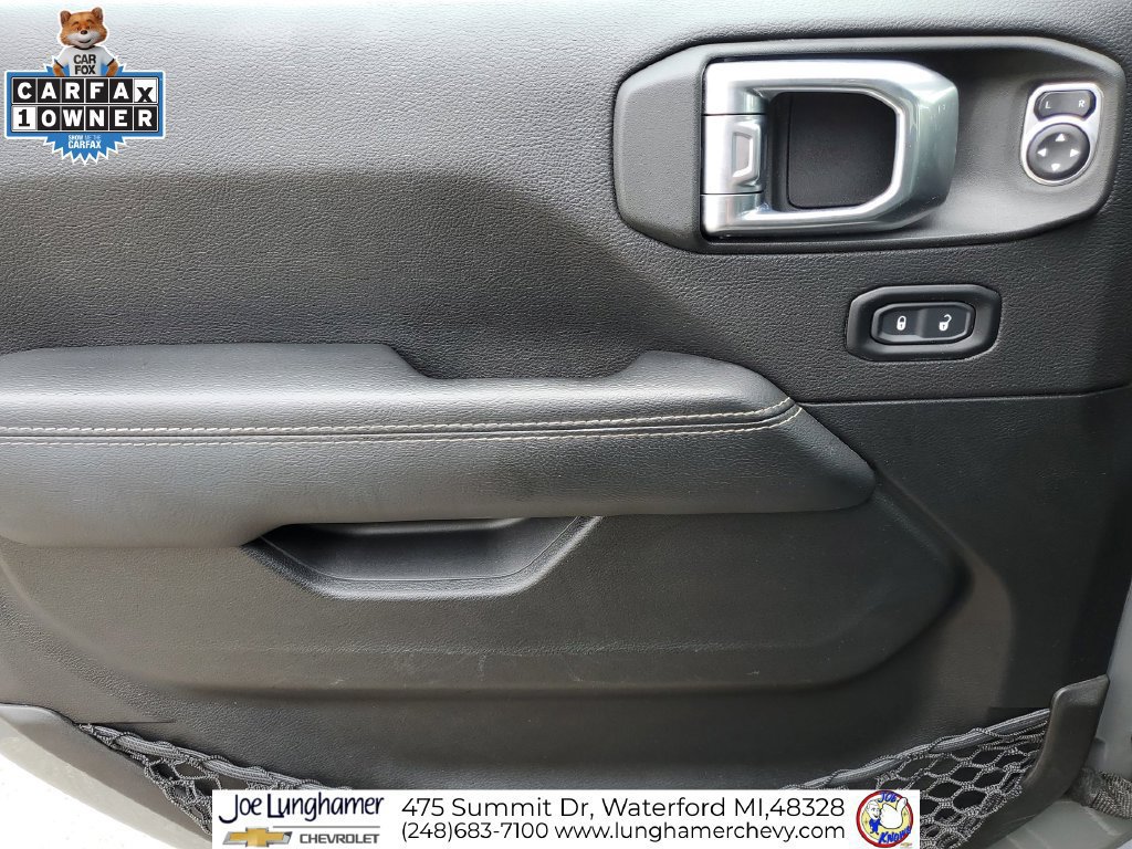 Used 2022 Jeep Wrangler Unlimited Sahara w/ LED Lighting Group AWD/4WD image 24