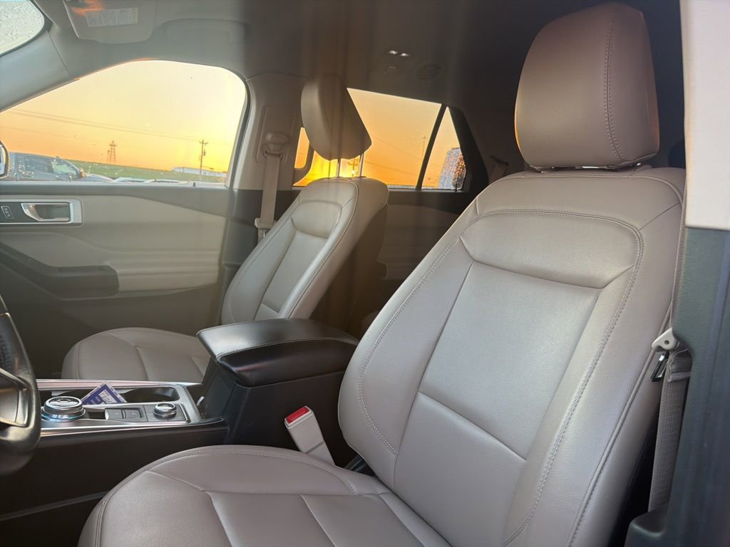 Used 2020 Ford Explorer XLT w/ Equipment Group 202A image 10