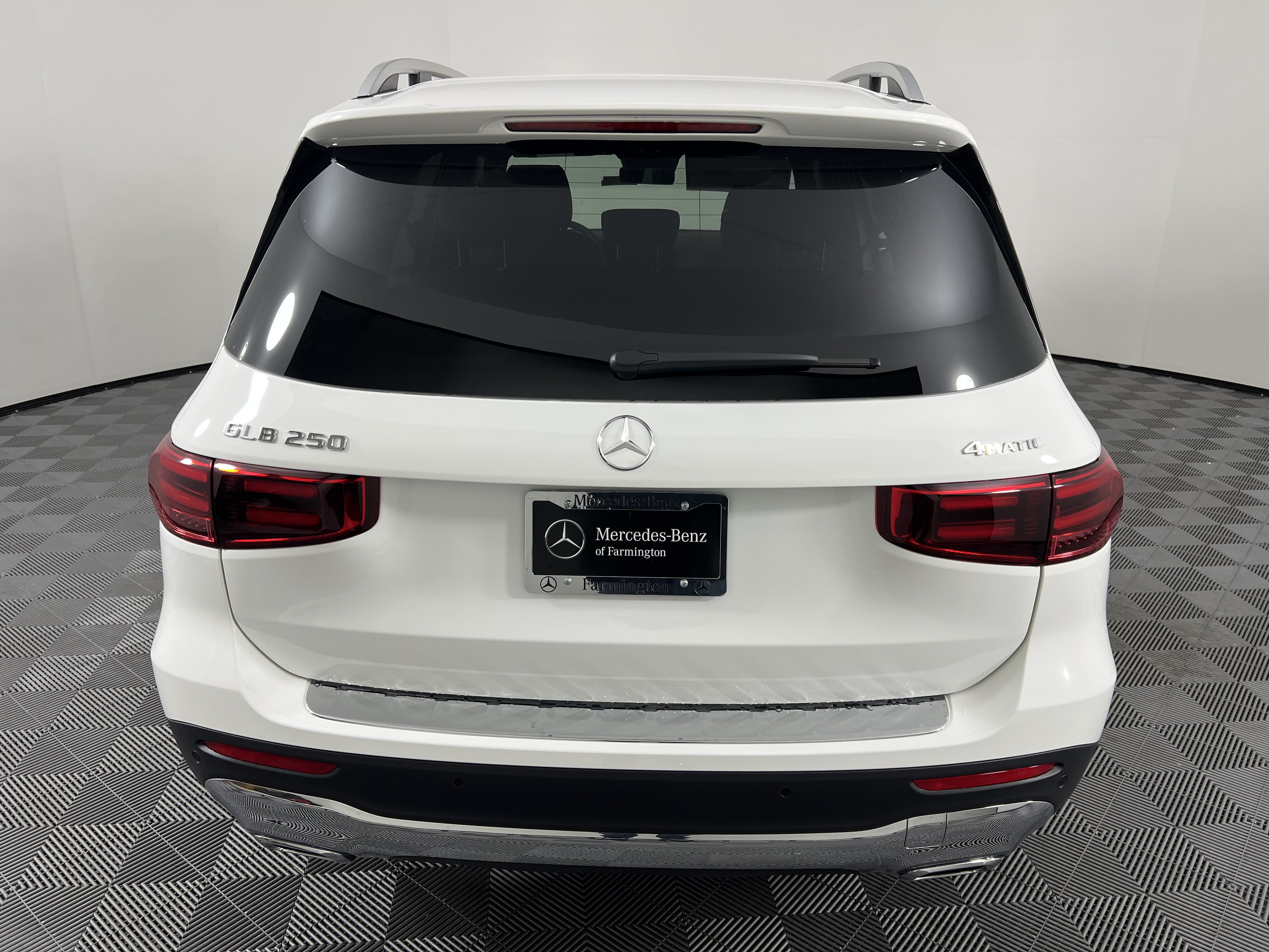 Used 2026 Mercedes-Benz GLB 250 4MATIC image 11