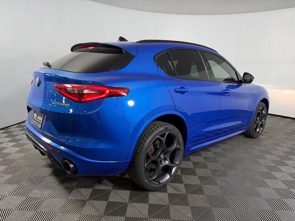 Used 2023 Alfa Romeo Stelvio Veloce AWD/4WD image 7