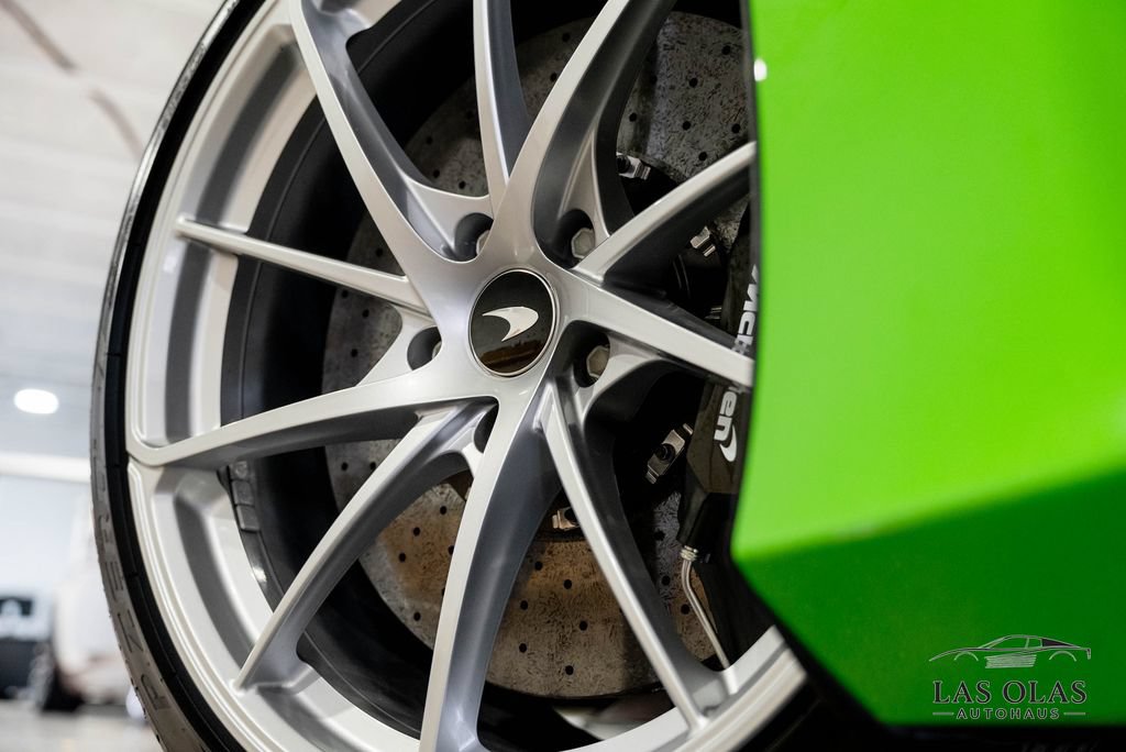 Used 2026 McLaren 750S Spider RWD image 29