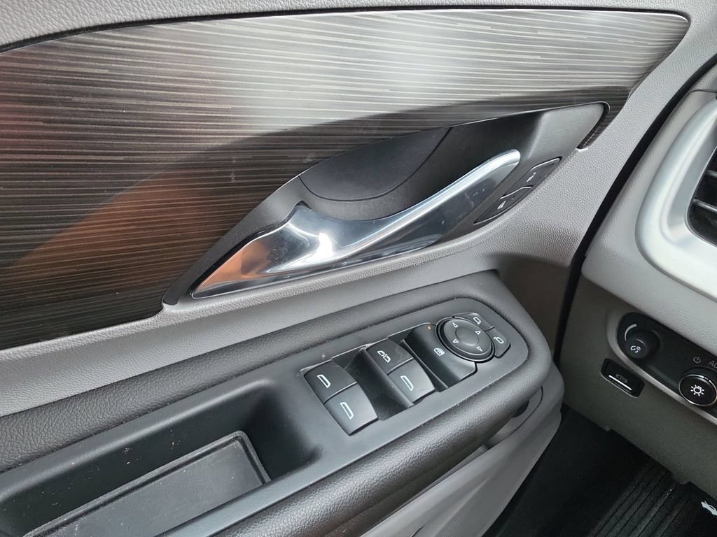 Used 2023 GMC Terrain SLE w/ Driver Convenience Package FWD image 22