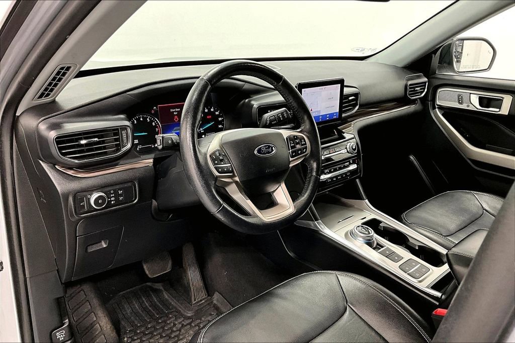Used 2021 Ford Explorer Limited w/ Equipment Group 301A image 16