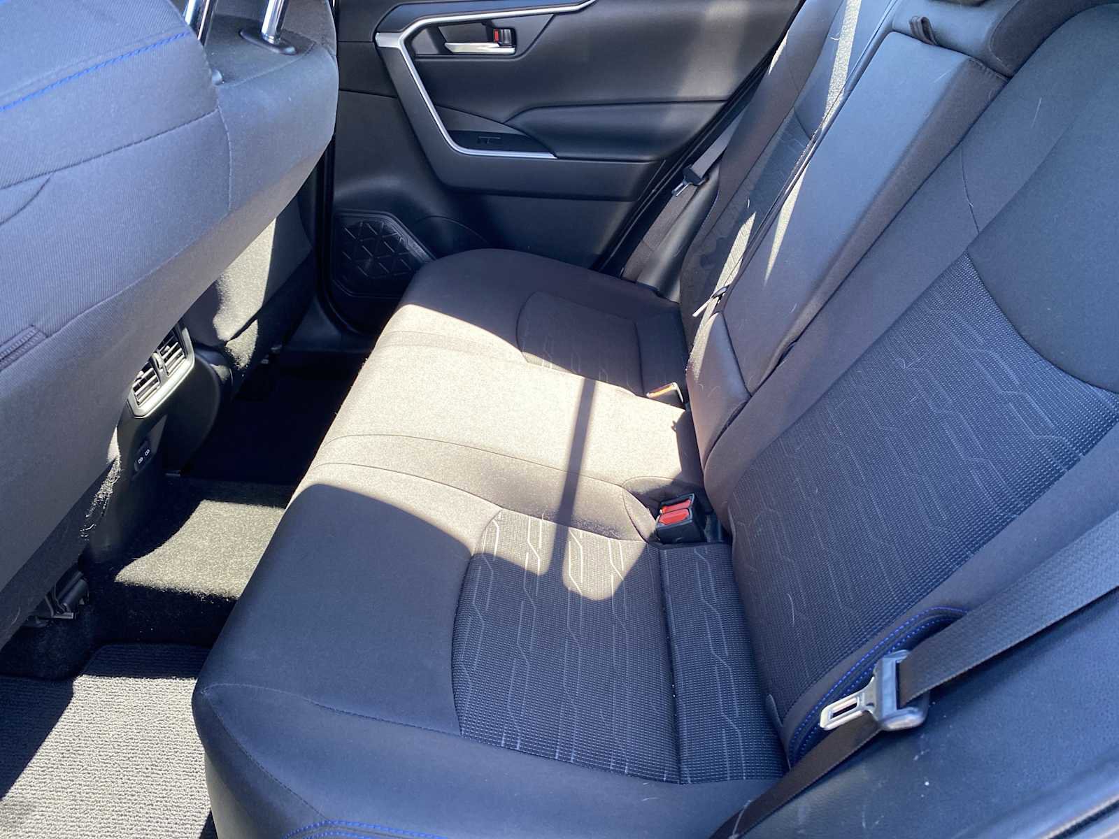 Used 2022 Toyota RAV4 SE image 26