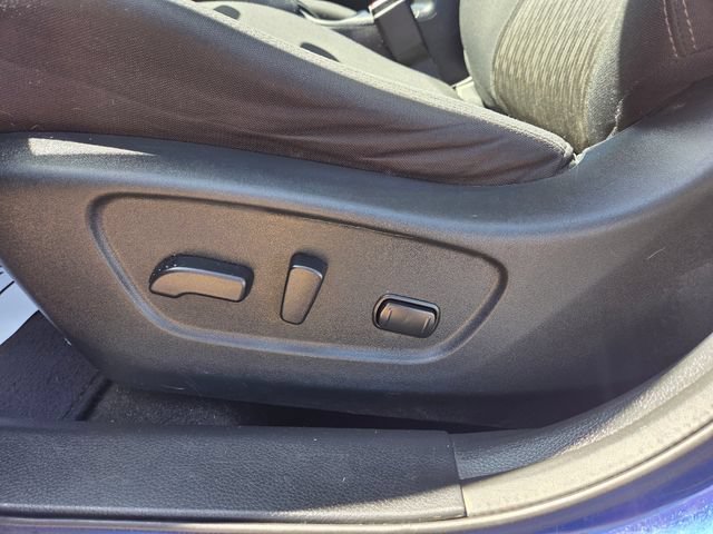 Used 2018 Nissan Rogue SV AWD/4WD image 16