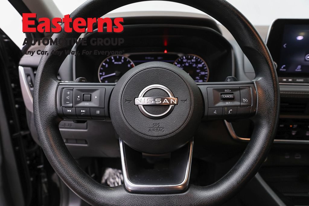 Used 2023 Nissan Rogue S AWD/4WD image 10
