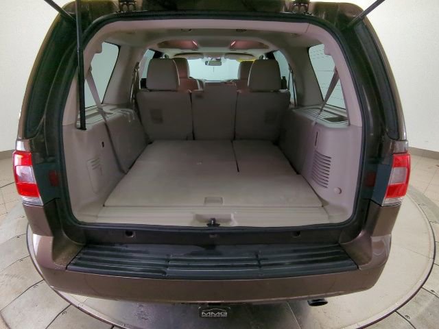 Used 2017 Lincoln Navigator Select AWD/4WD image 29