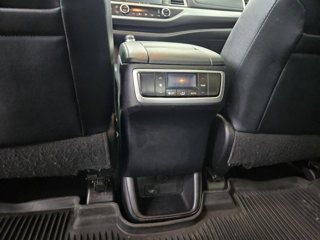 Used 2016 Toyota Highlander XLE image 22