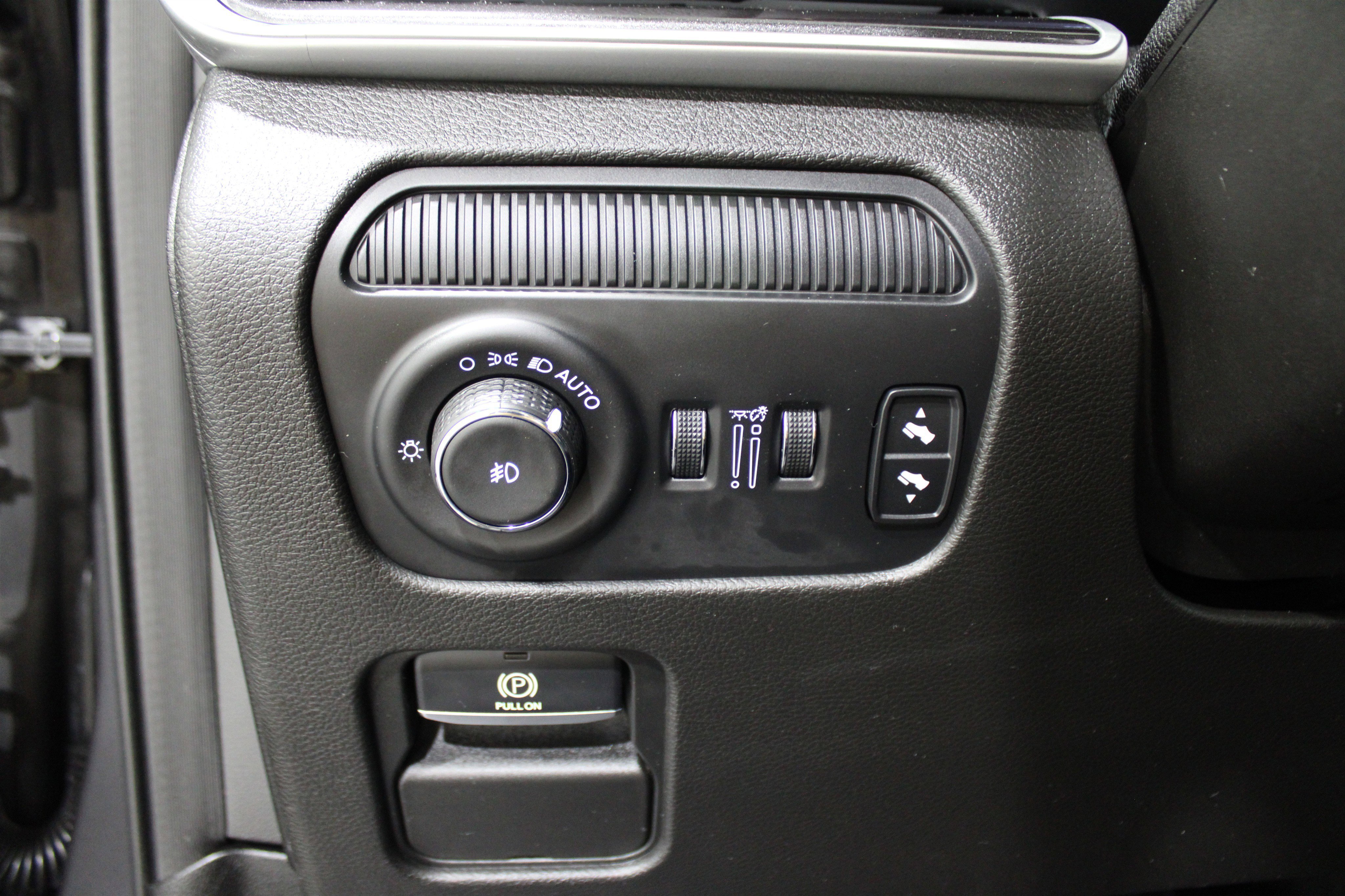 Used 2024 Jeep Wagoneer 4WD w/ Premium Group I image 10