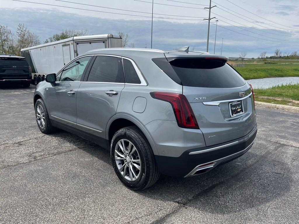 Used 2023 Cadillac XT5 Premium Luxury w/ Technology Package AWD/4WD image 4