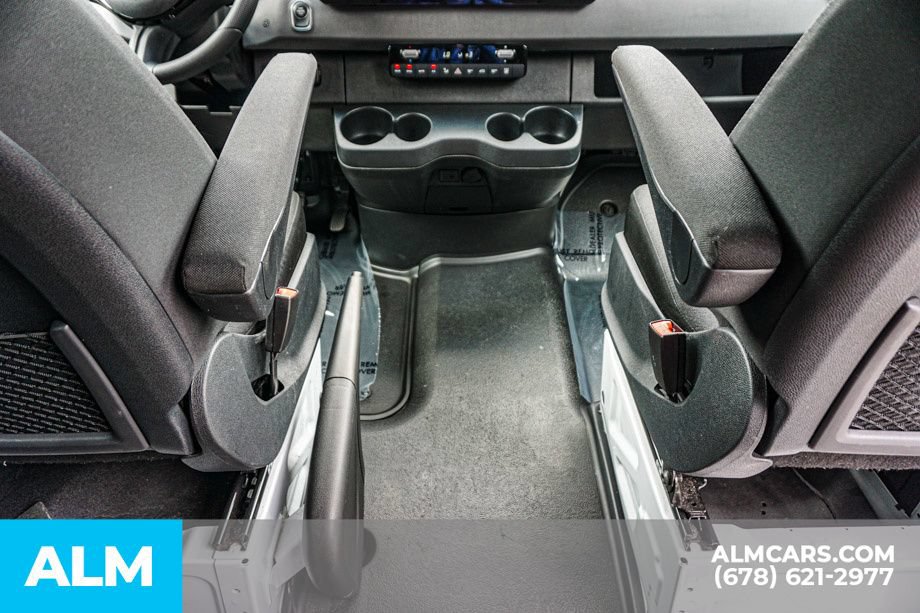 Used 2025 Mercedes-Benz Sprinter 2500 image 38
