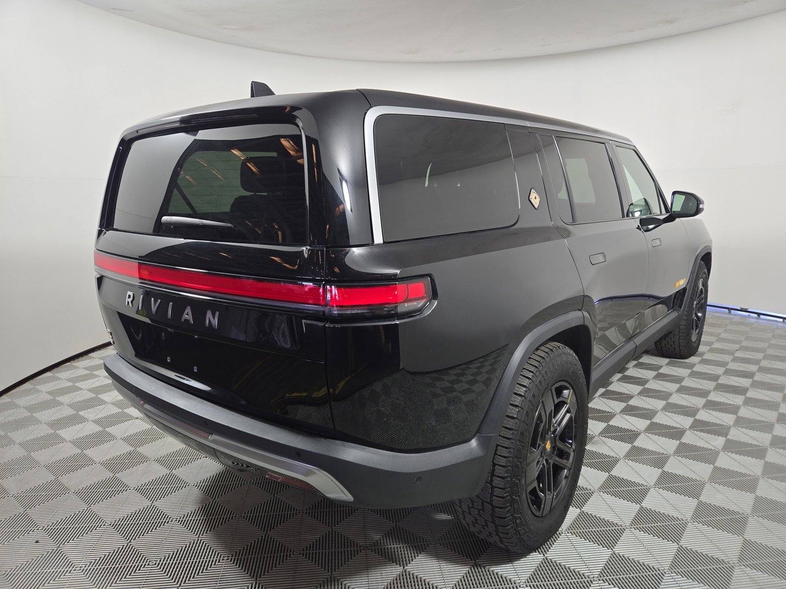Used 2023 Rivian R1S Adventure AWD/4WD image 5