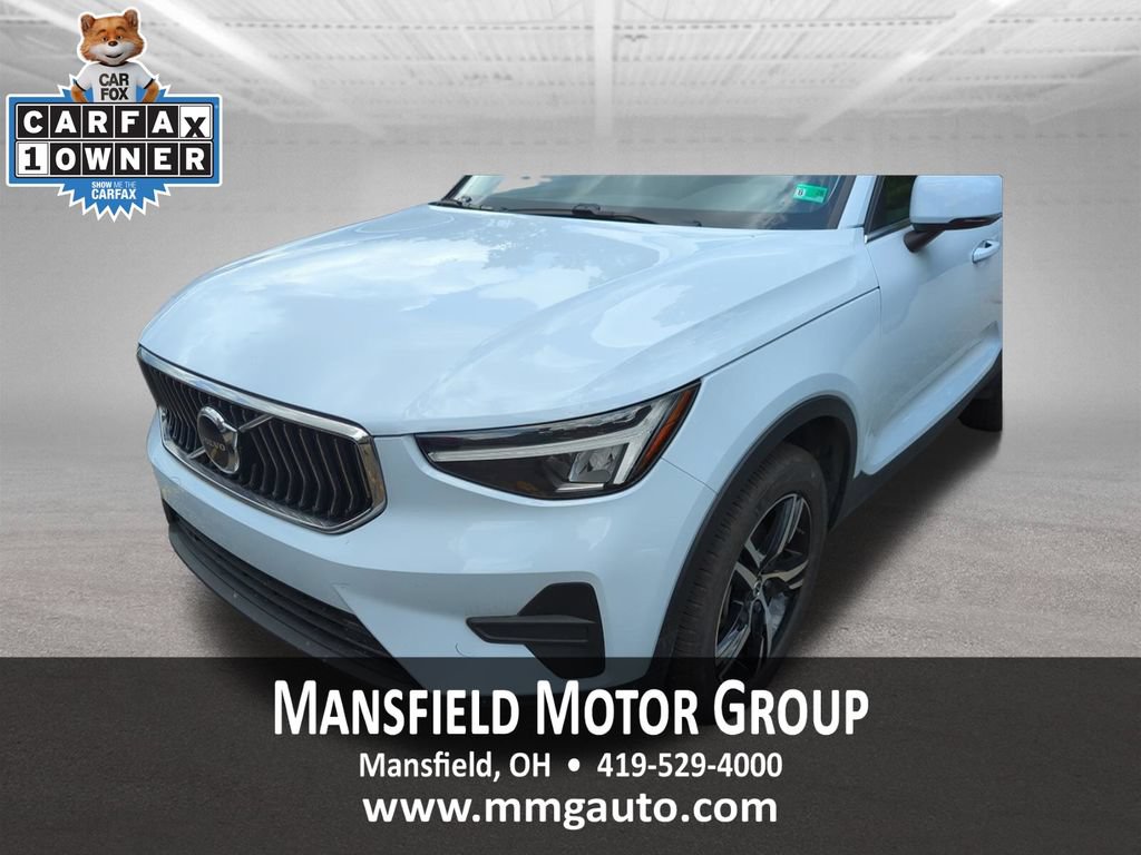 Used 2025 Volvo XC40 B5 Core AWD/4WD image 1