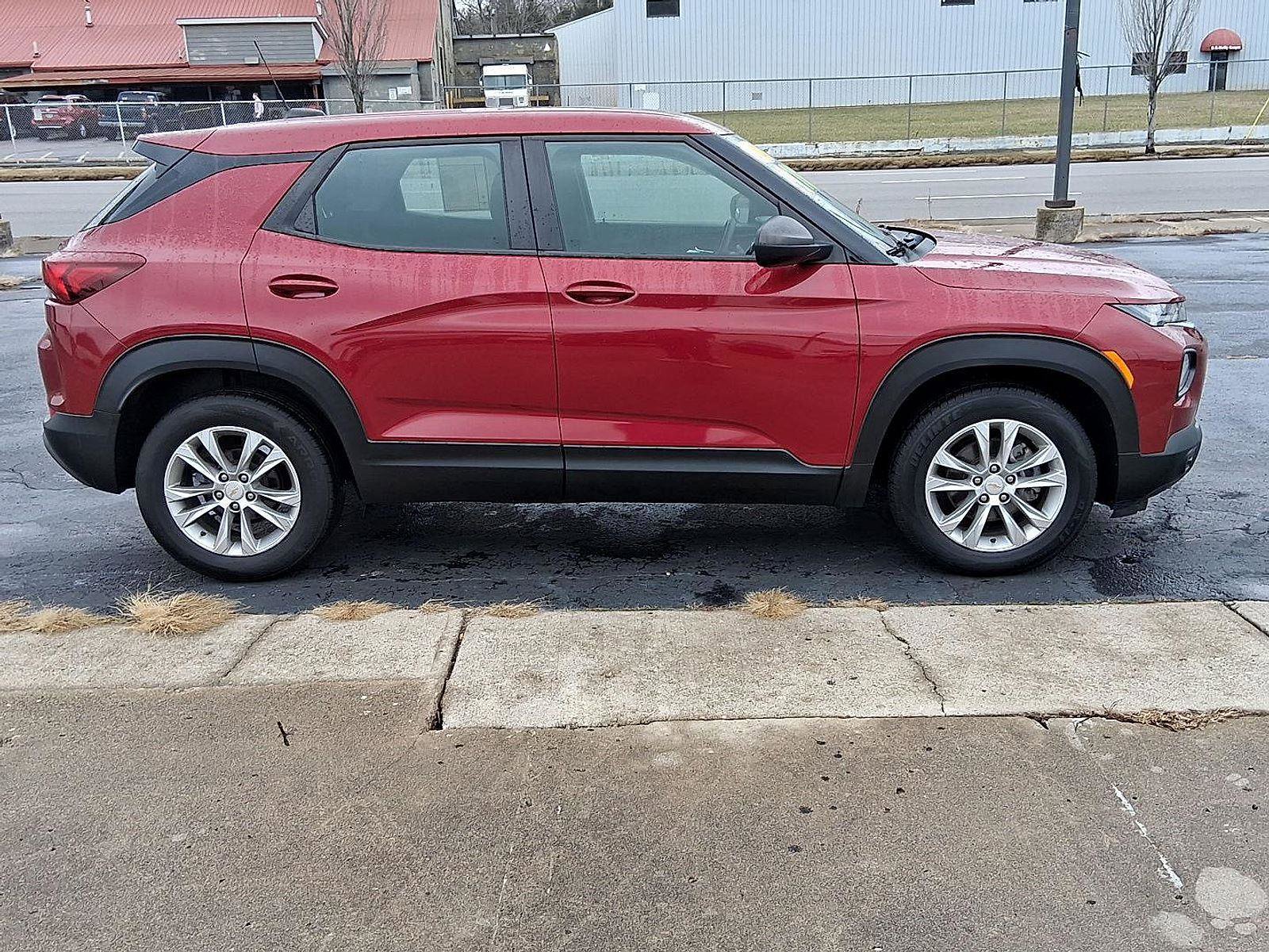 Used 2021 Chevrolet TrailBlazer LS image 2