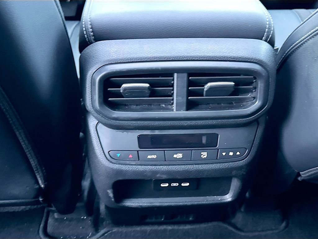 Used 2025 Honda Pilot Touring image 26