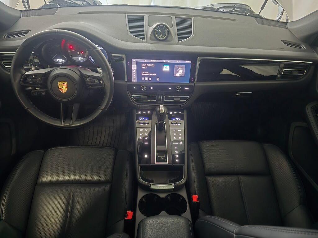 Certified 2023 Porsche Macan AWD/4WD image 18
