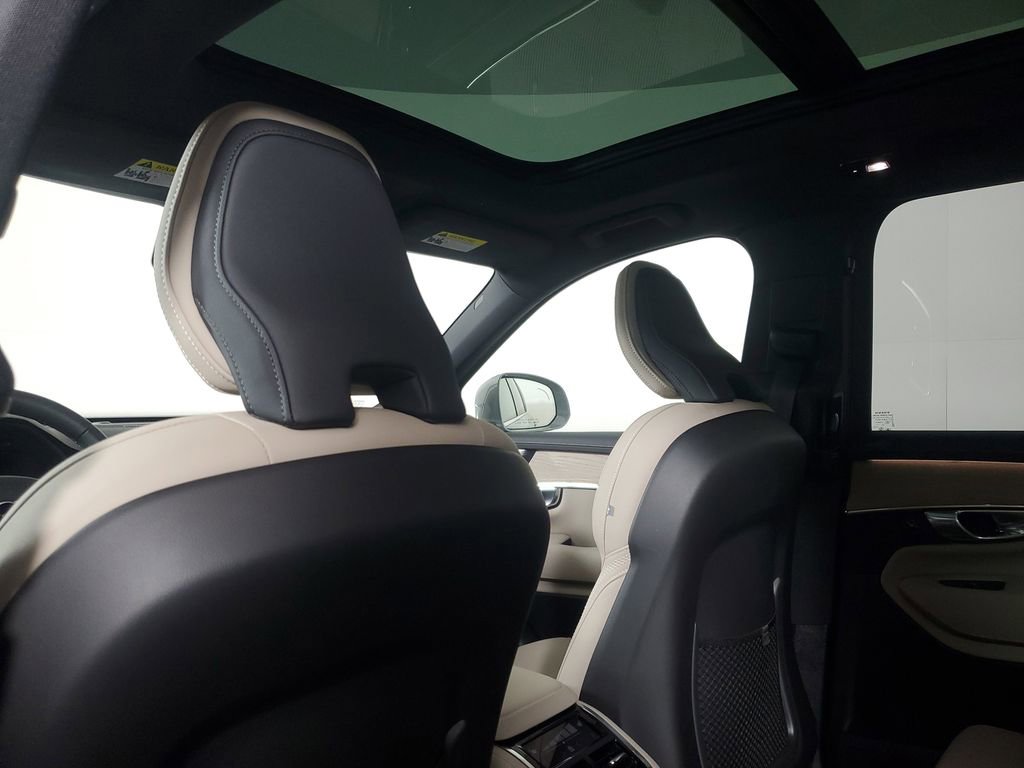 Certified 2026 Volvo XC90 B6 Plus w/ Protection Package Premier image 16