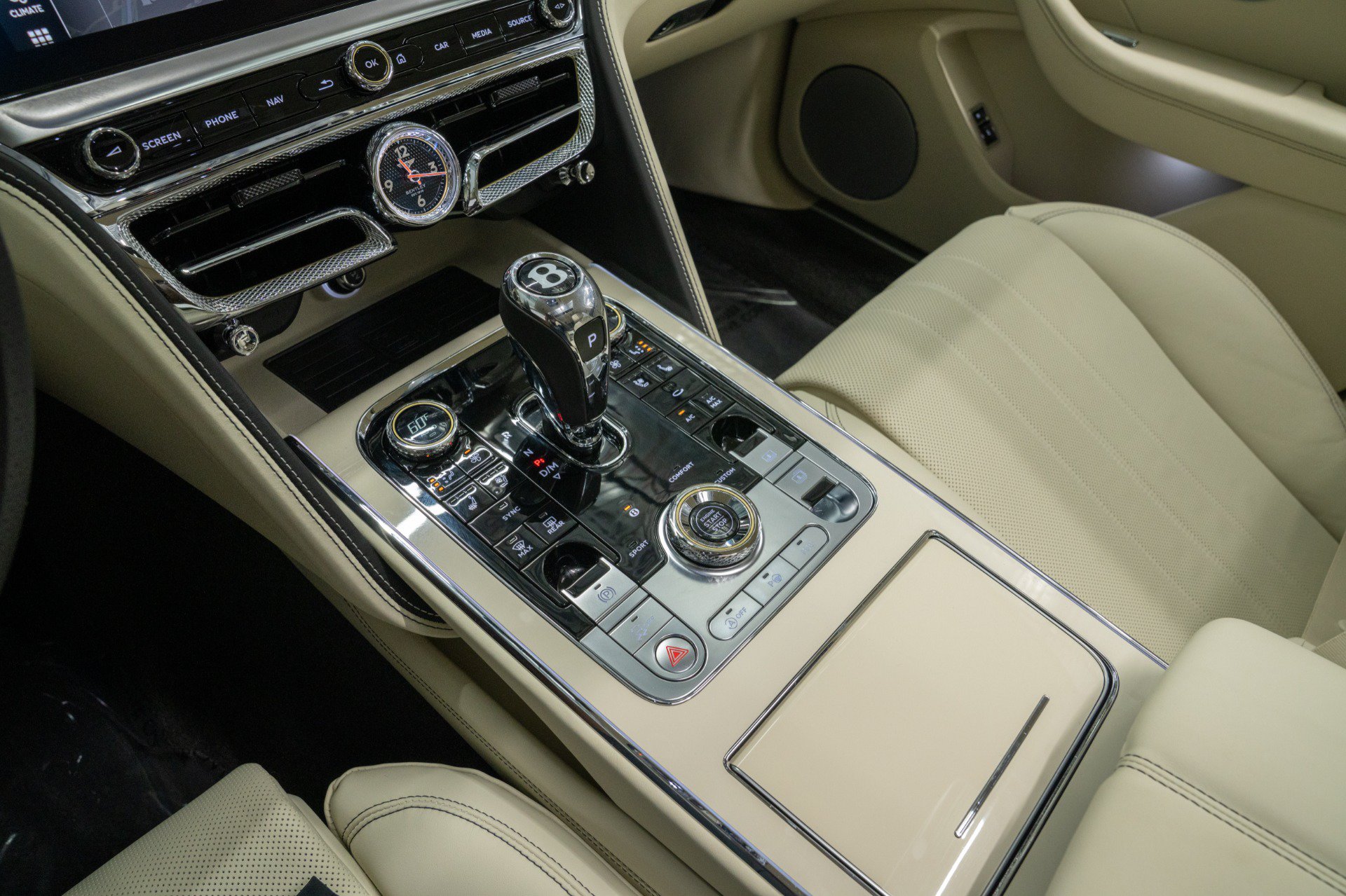 Used 2024 Bentley Flying Spur V8 AWD/4WD image 38