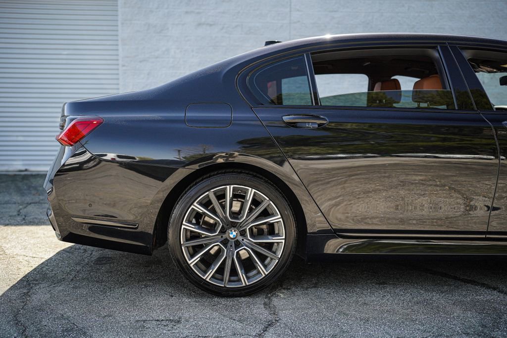 Used 2022 BMW 740i w/ M Sport Package RWD image 16