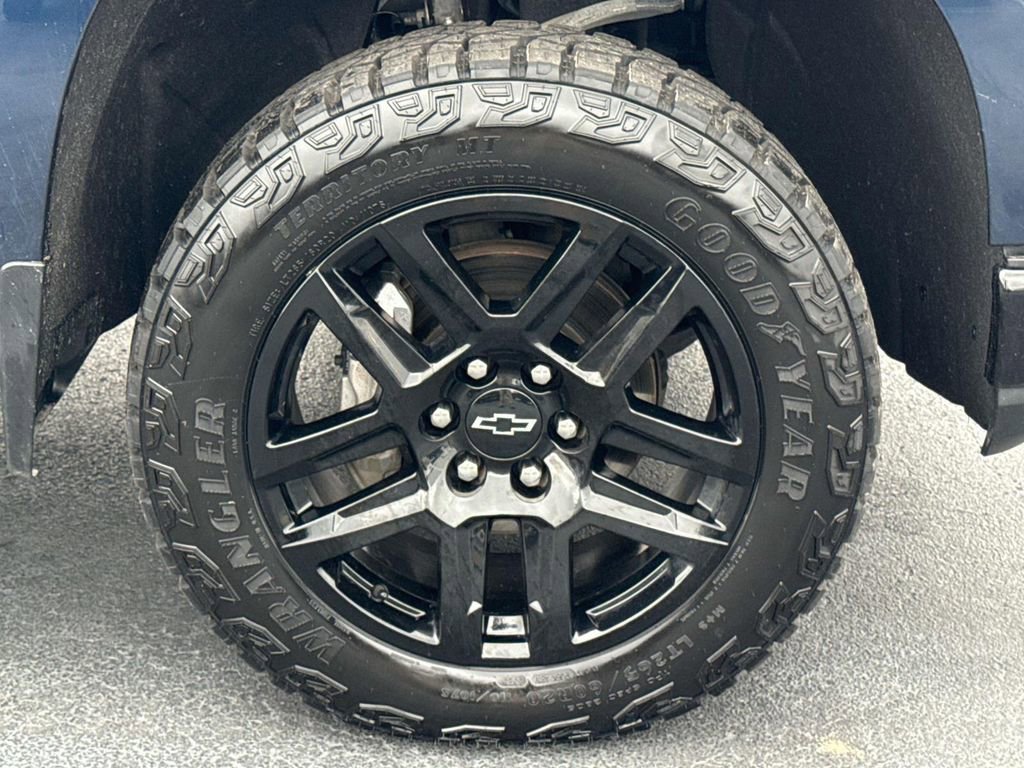 Used 2022 Chevrolet Silverado 1500 Custom Trail Boss w/ LPO, Dark Essentials Package image 9