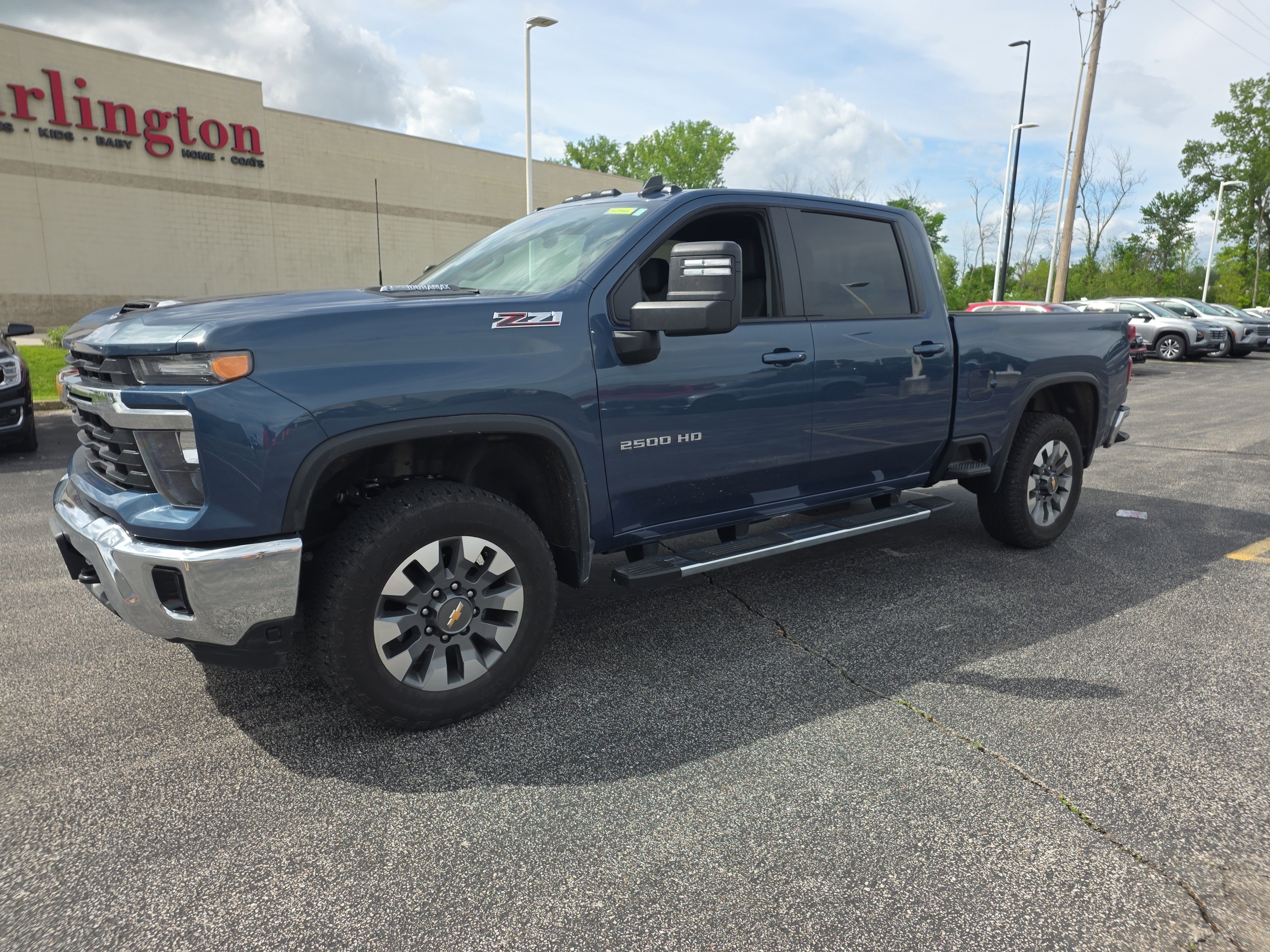 Used 2025 Chevrolet Silverado 2500 LT AWD/4WD image 7