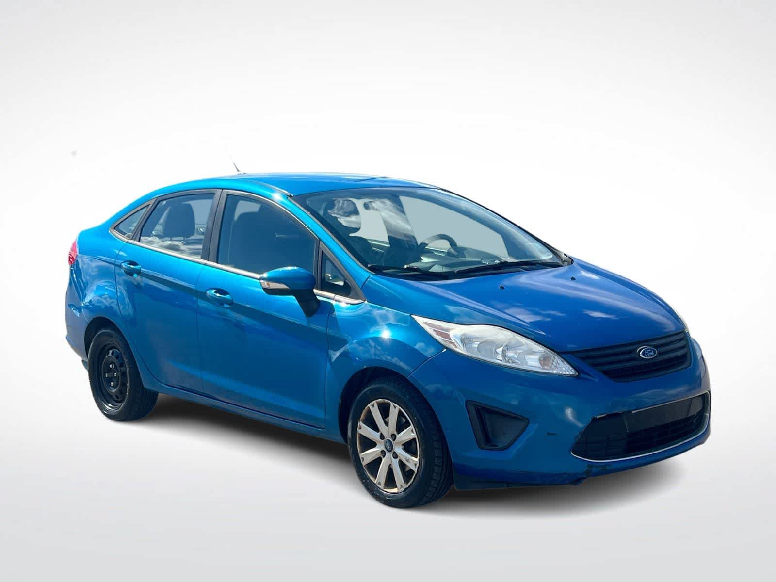 Used 2013 Ford Fiesta SE FWD image 2