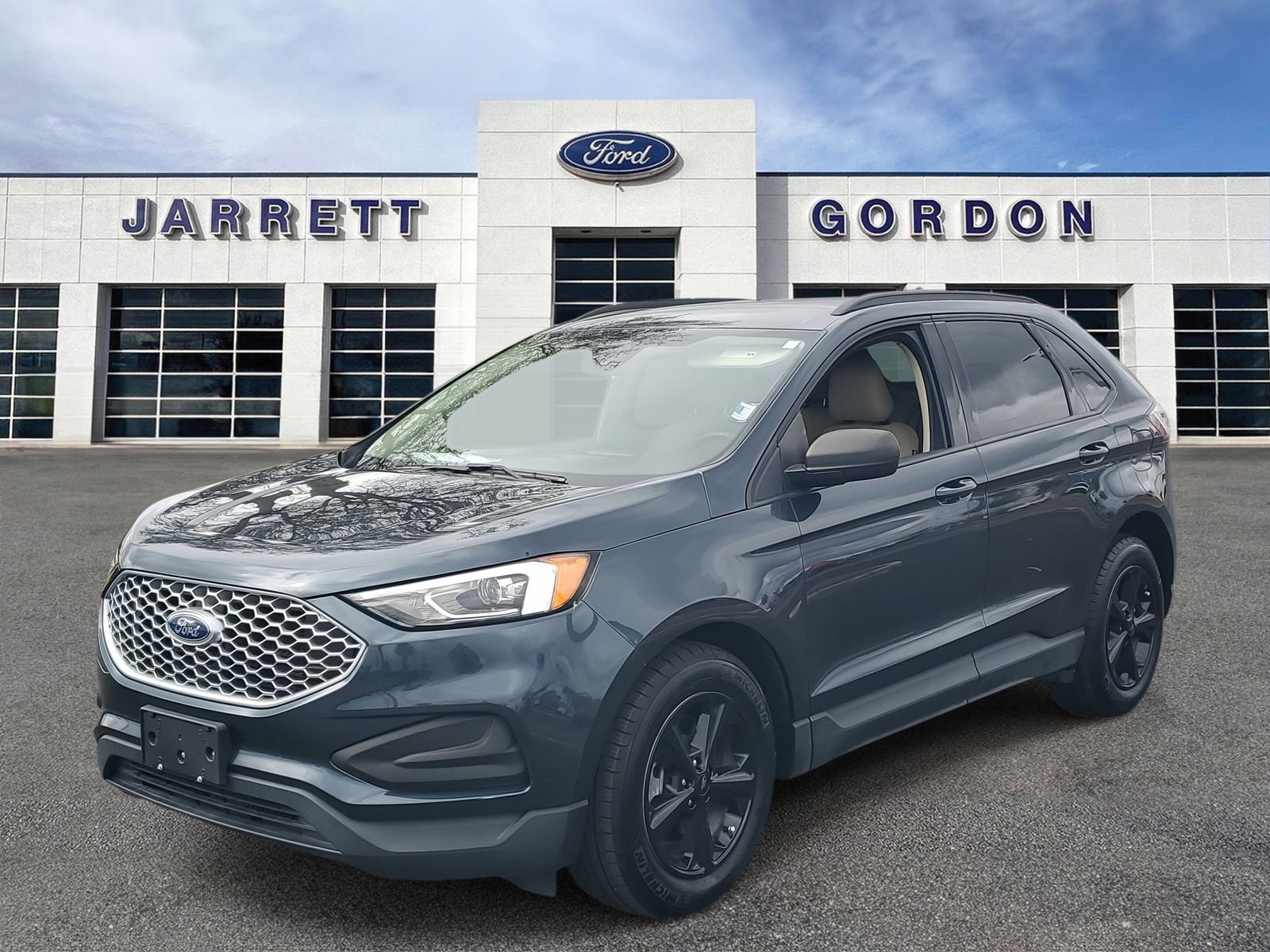 Certified 2024 Ford Edge SE image 2