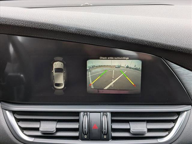 Used 2017 Alfa Romeo Giulia image 12