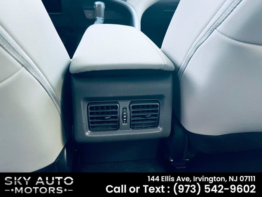 Used 2024 Toyota Camry XSE FWD image 9