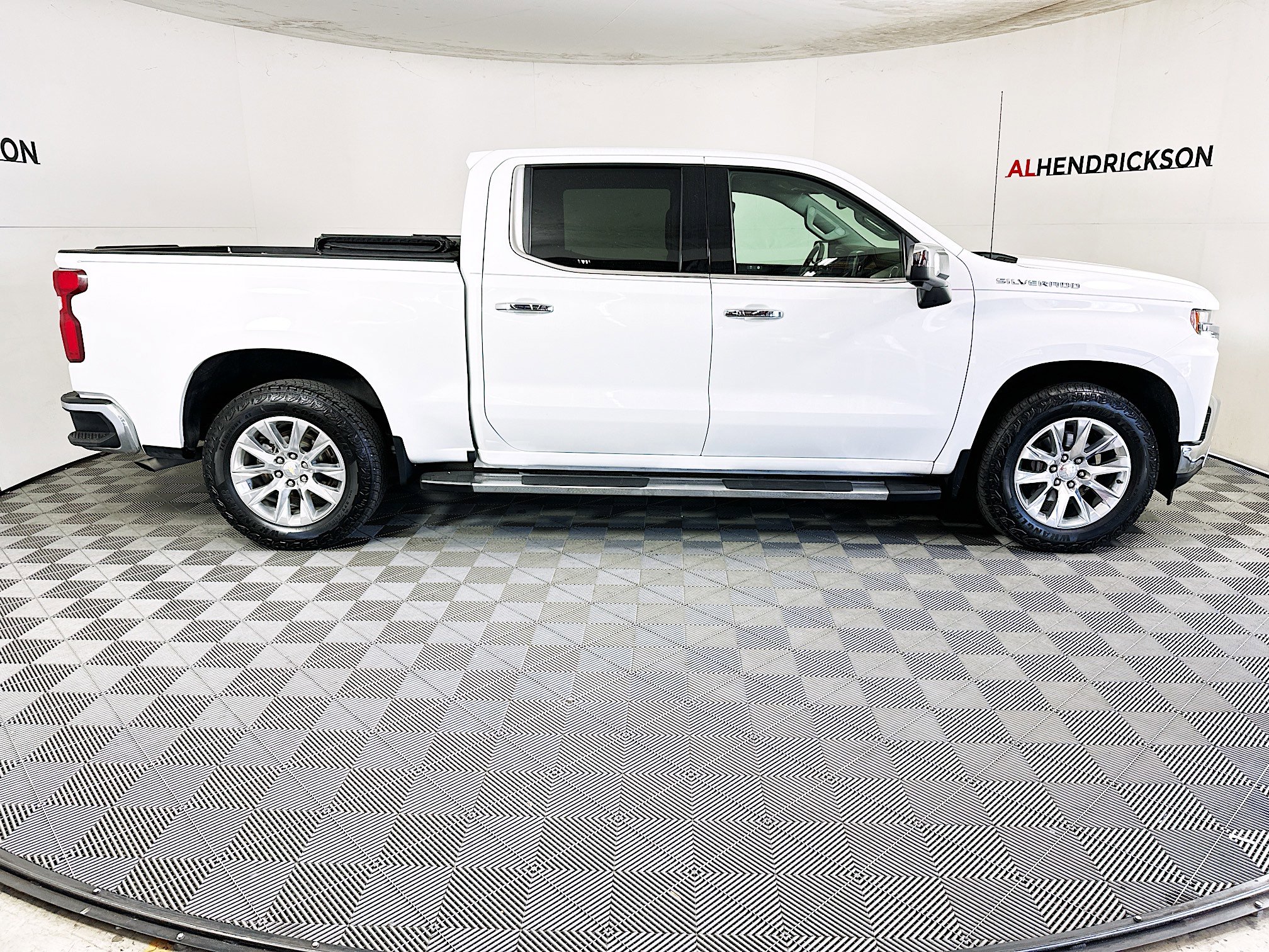 Used 2022 Chevrolet Silverado 1500 LTZ image 2
