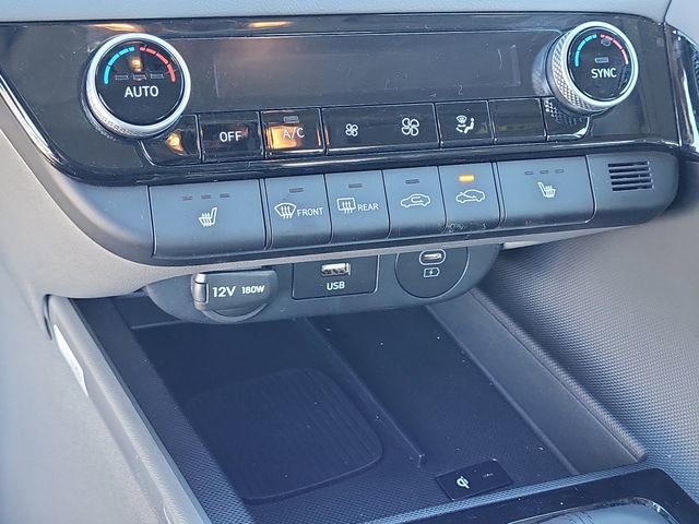 Used 2025 Hyundai Elantra SEL image 14