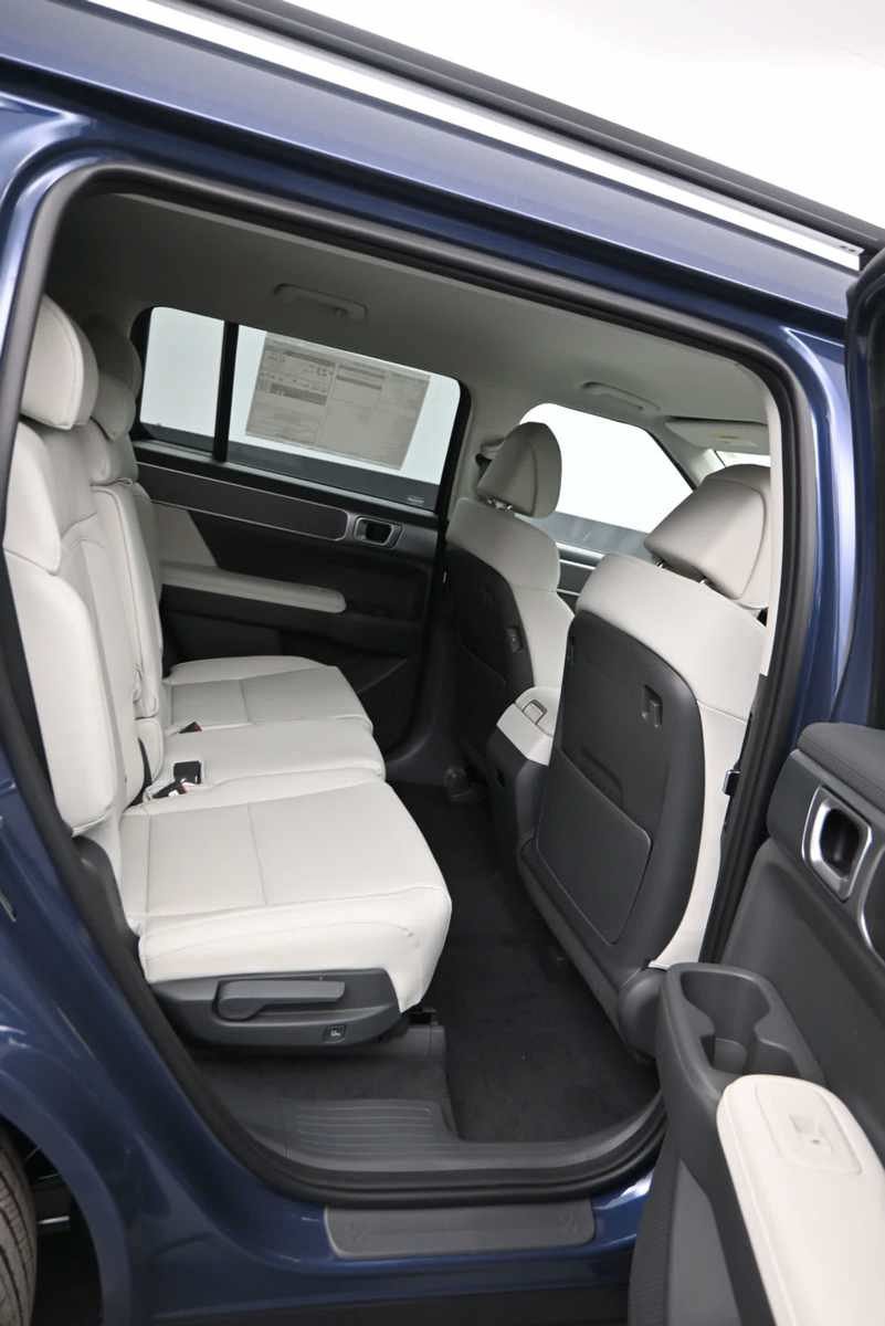 New 2027 Hyundai Santa Fe SEL AWD/4WD image 12