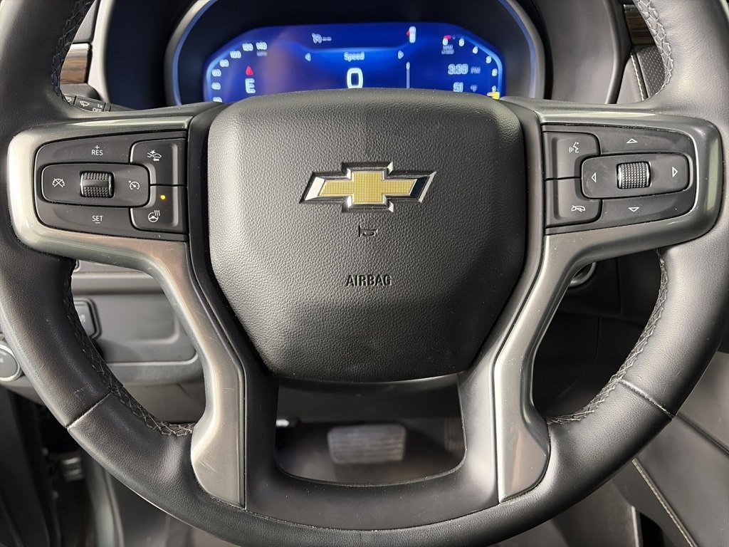 Used 2023 Chevrolet Suburban Premier image 16