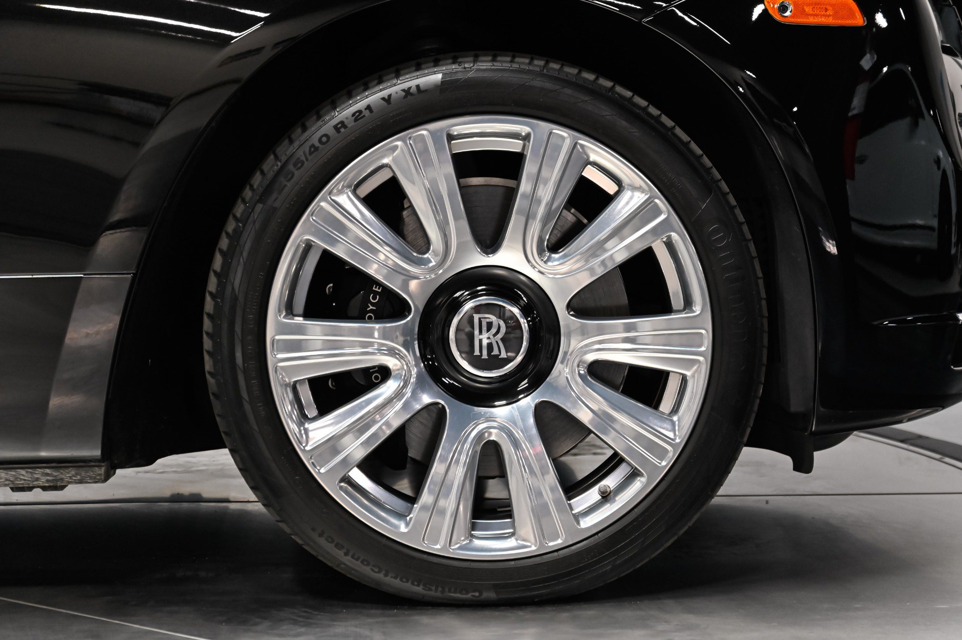 Used 2017 Rolls-Royce Dawn RWD image 28