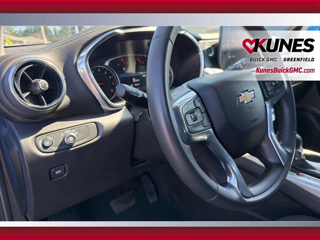 Used 2025 Chevrolet Blazer LT FWD image 19