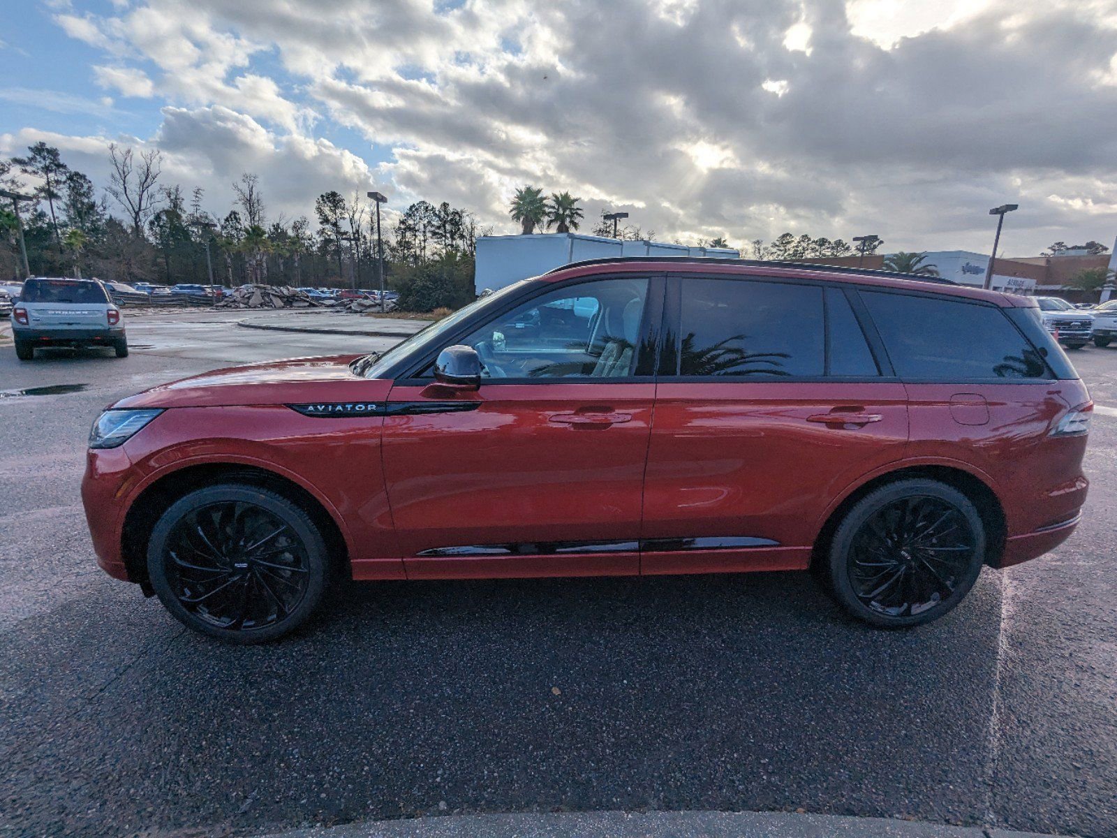 New 2025 Lincoln Aviator Reserve w/ Jet Appearance Package image 8