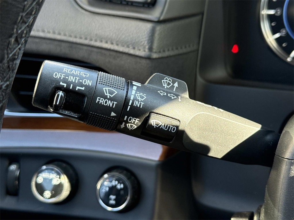 Used 2020 Cadillac Escalade ESV Luxury w/ Escalade Sport Edition image 28