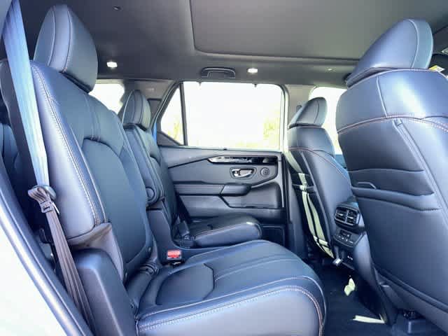 Used 2025 Honda Pilot TrailSport image 22
