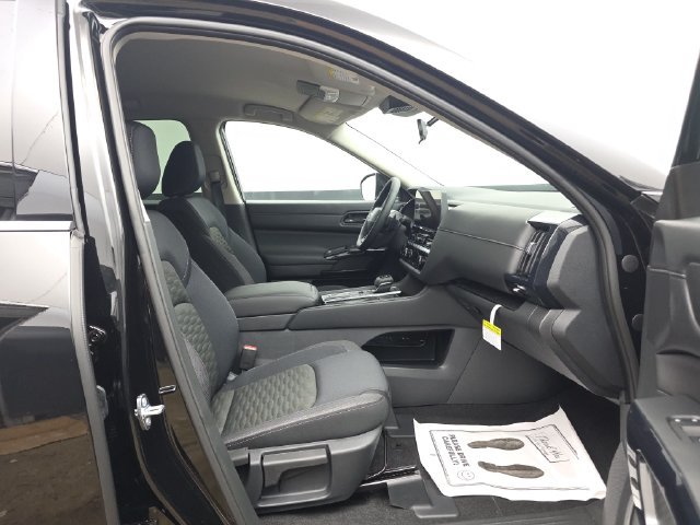 New 2026 Nissan Pathfinder SV w/ SV Premium Package FWD image 17