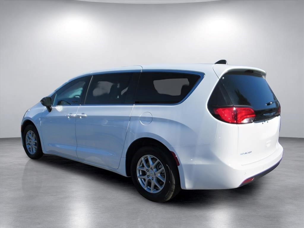 New 2026 Chrysler Voyager LX FWD image 4