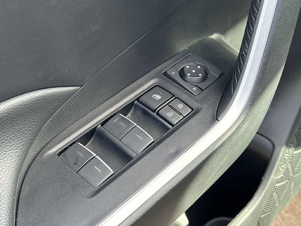 Used 2025 Toyota RAV4 XLE FWD image 27